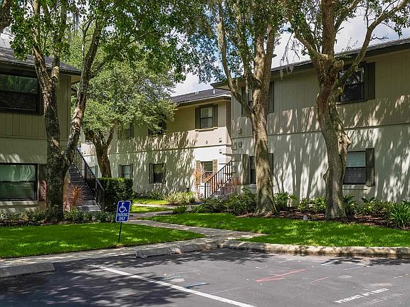 3rd image of 29 Talavera Ct