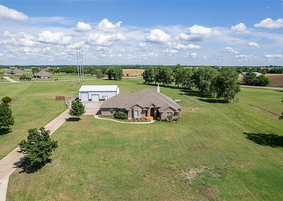 1st image of 2858 Fields Rd