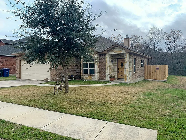 4234 Colonneh Trl — Photo 2
