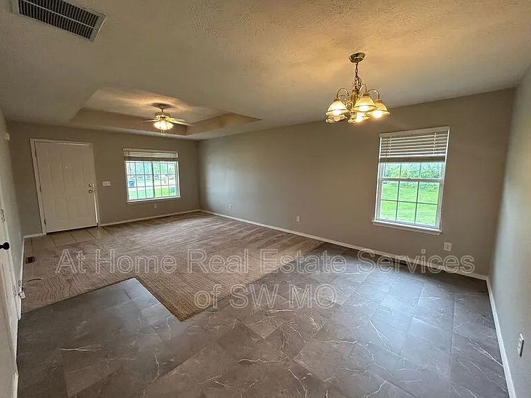 427B Birchwood St — Photo 7