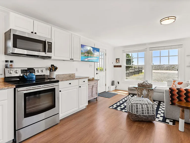 1611 Ocean Blvd — Photo 1