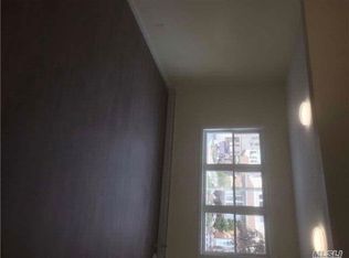 9020 Spritz Rd, Jamaica, NY 11417