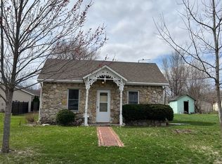 407 N 4th St, Oquawka, IL 61469
