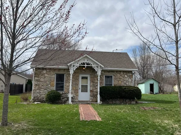 407 N 4th St, Oquawka, IL 61469