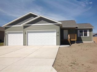 2824 McNally St, Bismarck, ND 58504