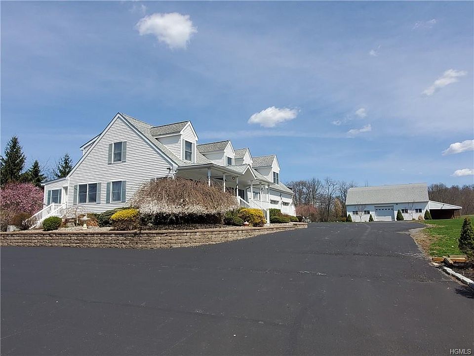 1st image of 10 Old Minisink Trl