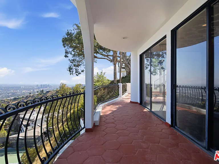 8908 Appian Way — Photo 45