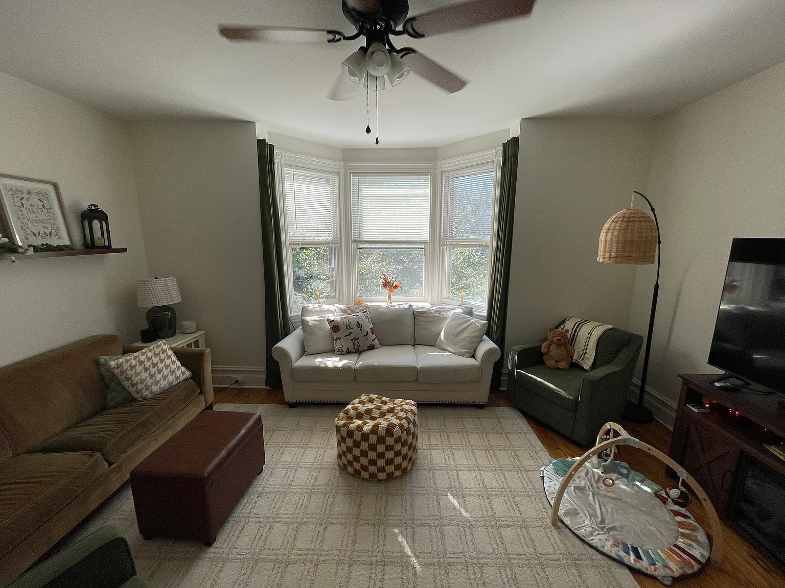 613 W Chestnut St — Photo 4