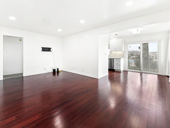 4th image of 2343 Bullard Ave