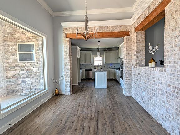 3rd image of 602 Emerald Ct