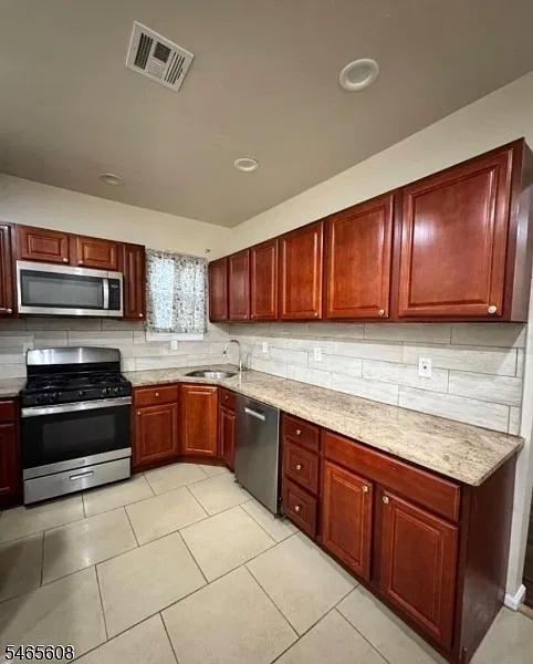 4 bed, 2.0 bath, $2,600 — Photo 4