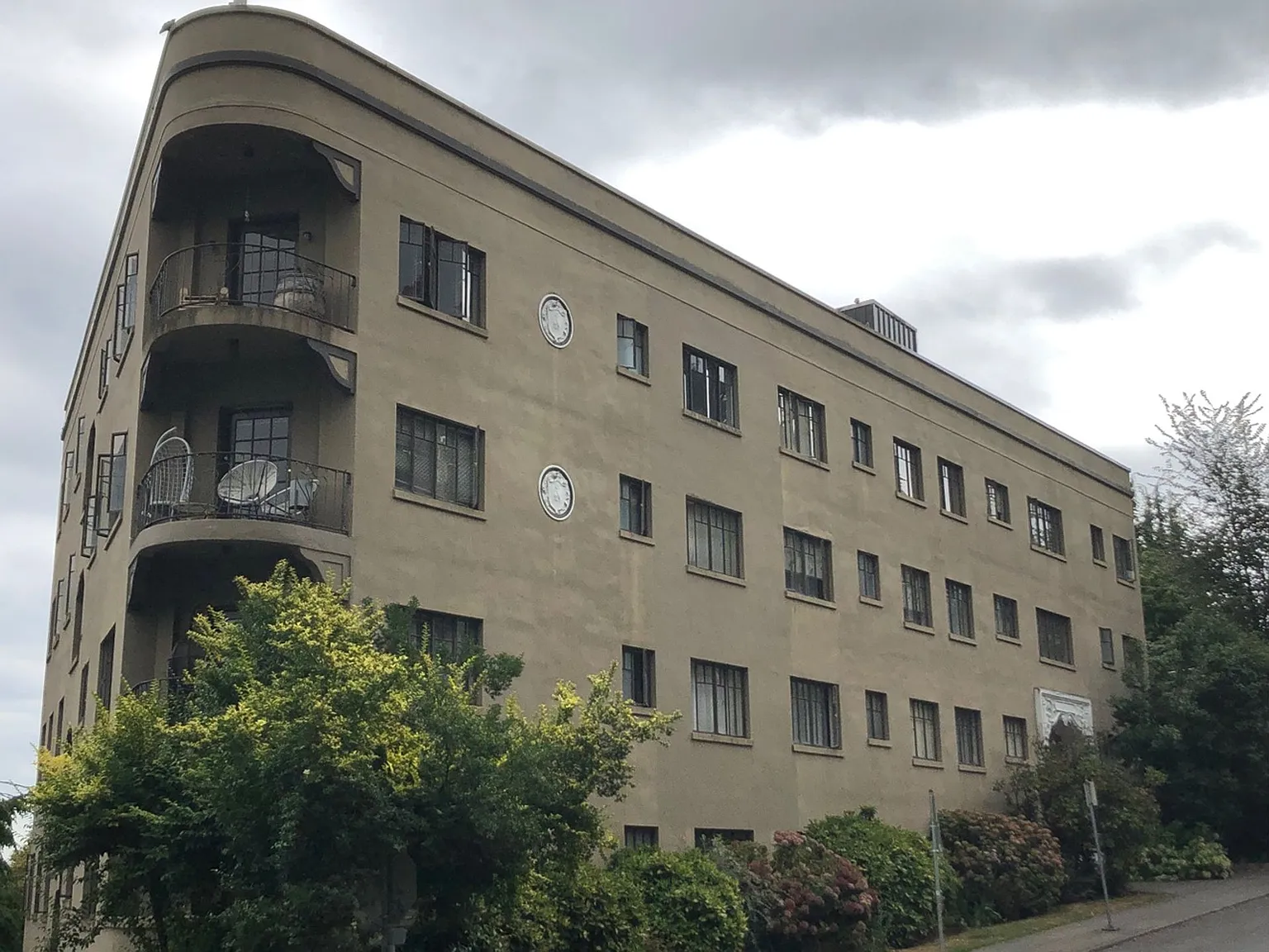 Benson Alexander Apartments — Photo 3