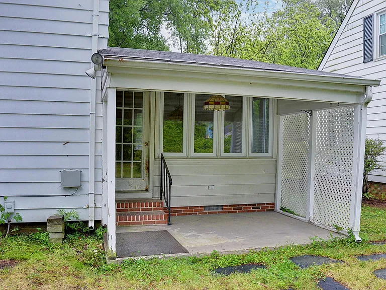39 Westover Rd — Photo 8