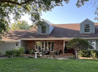 312 E 7th St, Adrian, MN 56110