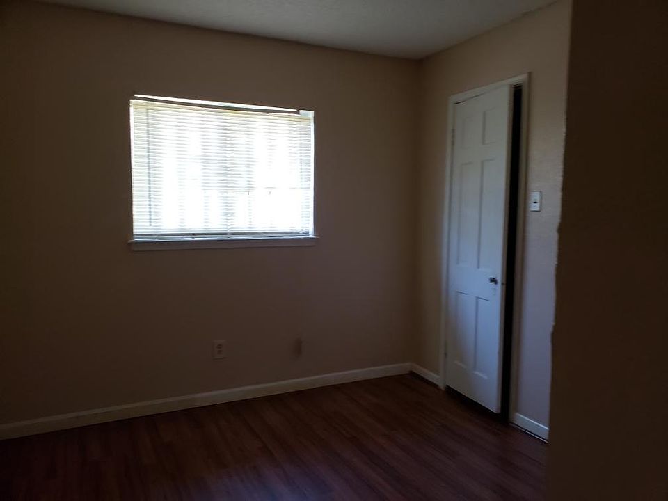 1st image of 12815 Sandhurst Dr