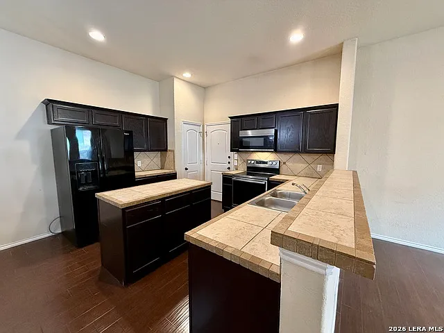 685 Creekside Cir — Photo 7