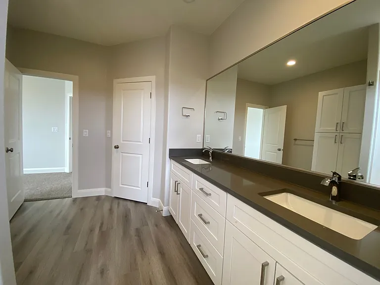 4381 S 1200 W — Photo 16