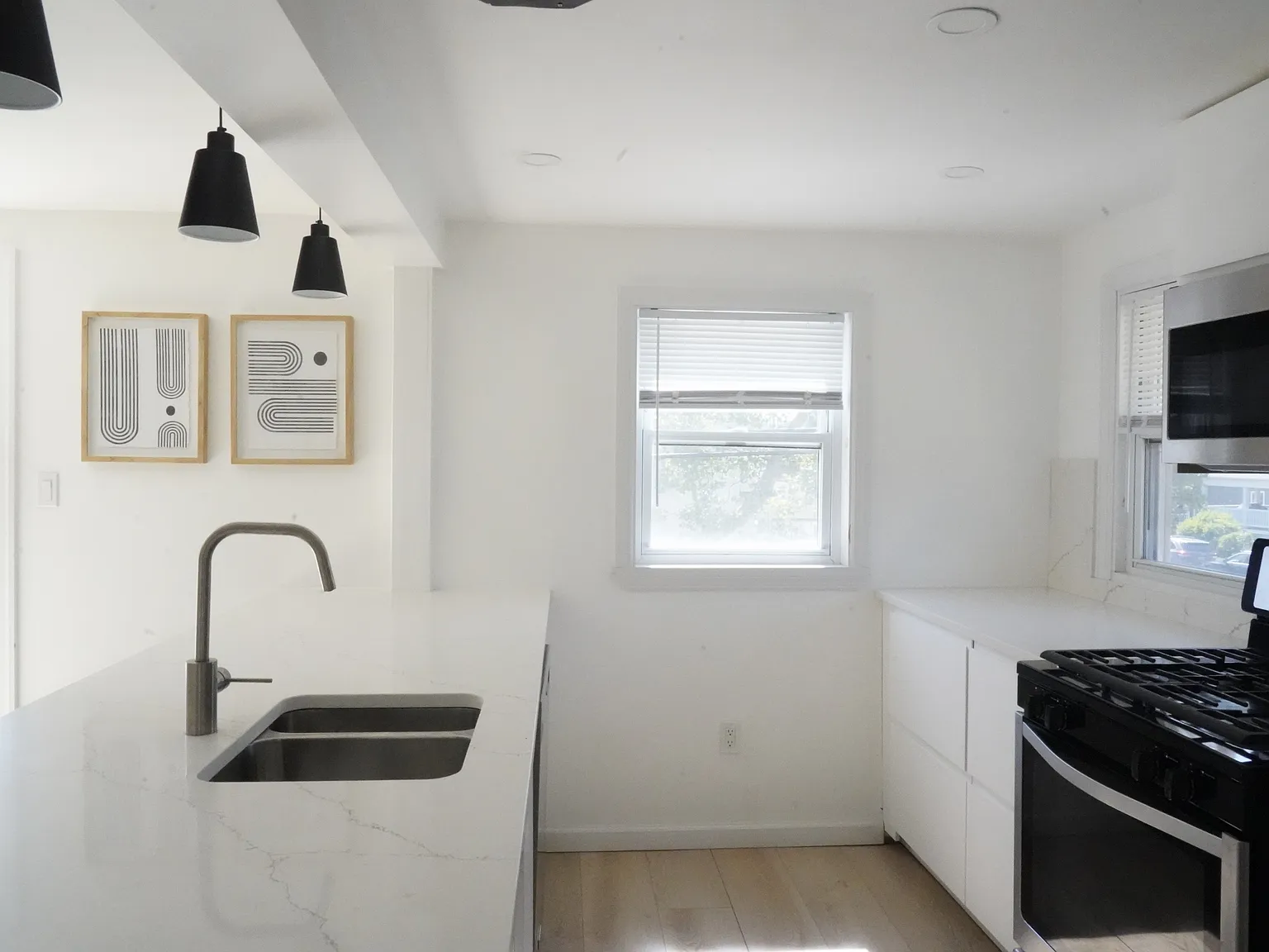 3 bed, 1000 sqft, $4,000 — Photo 3