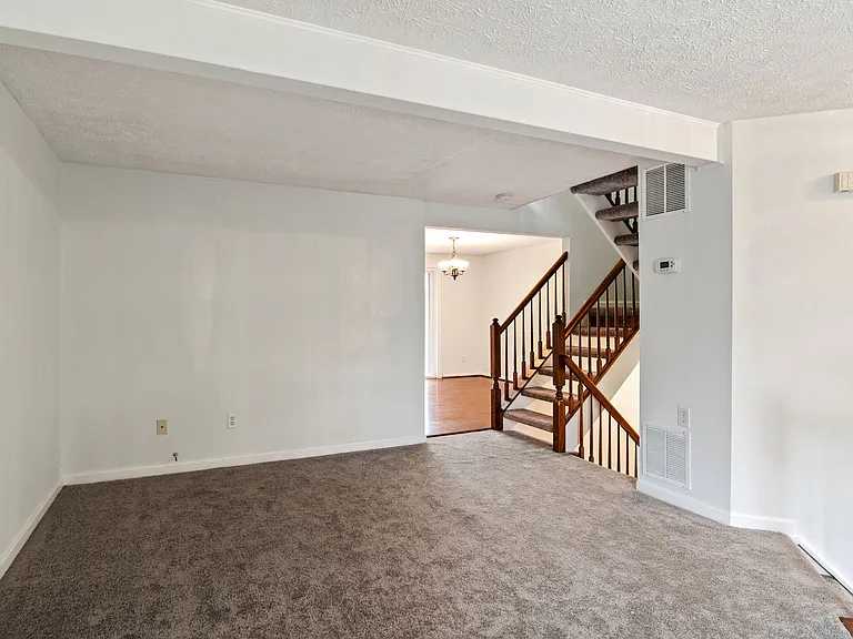 302 Ridgecrest Ct — Photo 4
