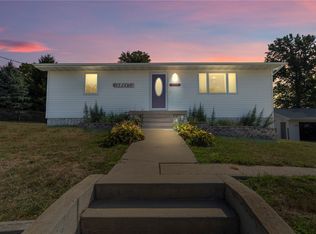 206 S Union Ave, Center Pt, IA 52213