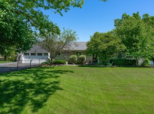 5420 W Lake Shore Dr, Wonder Lake, IL 60097