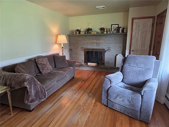 3rd image of 95 Country Estates Dr