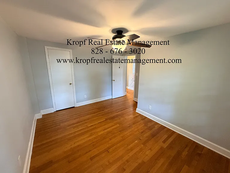 16 Larchmont Rd — Photo 17