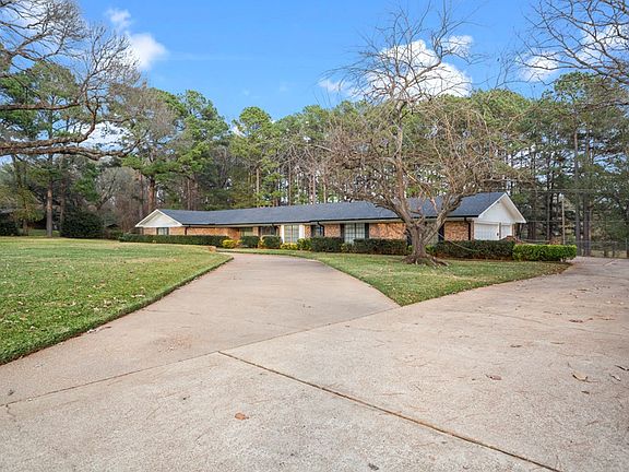 3rd image of 2202 Mitzie Ln