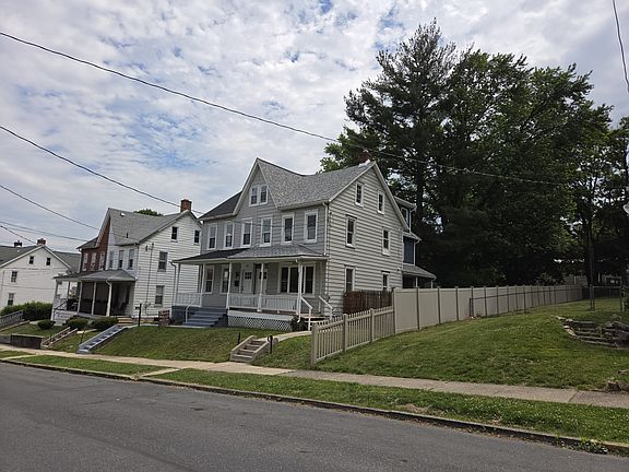 2nd image of 613 Sherman St