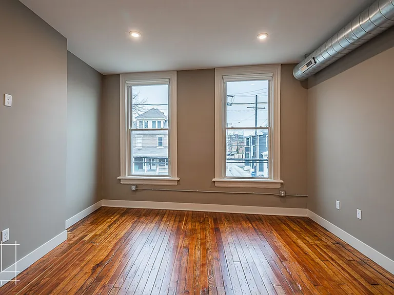 245 King Ave — Photo 16