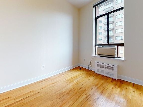 3rd image of 1 Astor Pl APT 4U