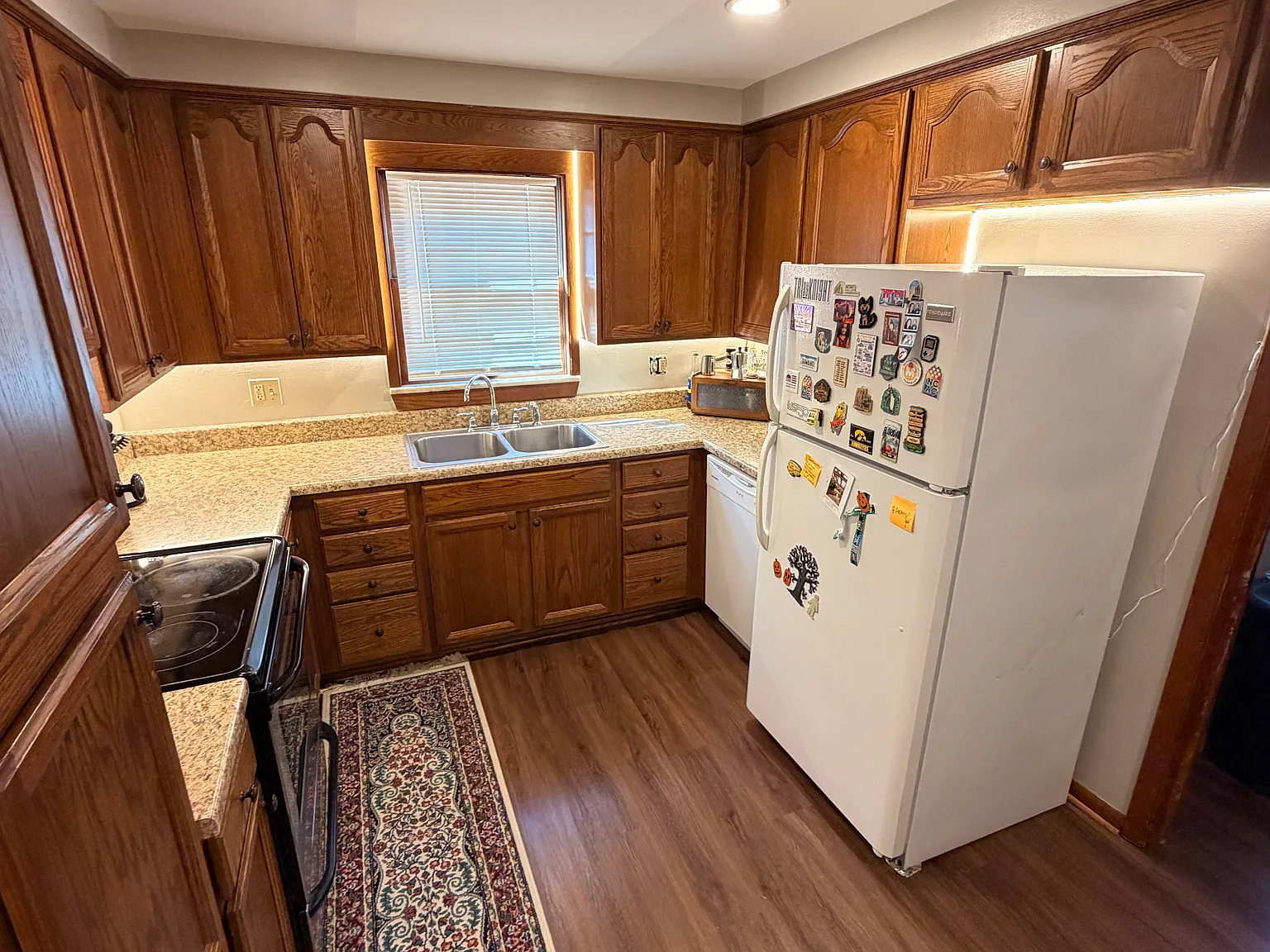 2 bed, 1800 sqft, $1,825 — Photo 2