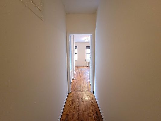 3rd image of 657 10th Ave #7A