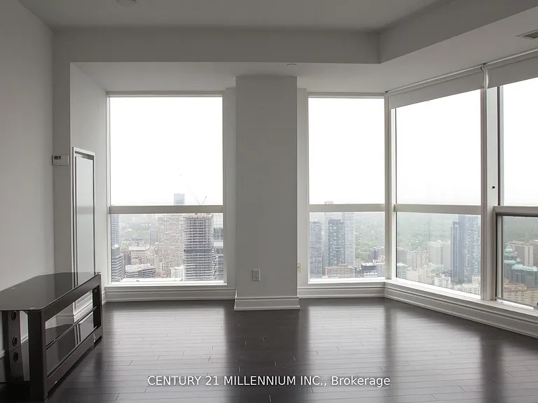 388 Yonge St #7002 — Photo 4
