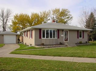 17 Wylie Ct NW, East Grand Forks, MN 56721