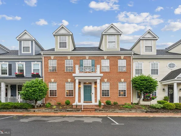 758 Monument Ave, Woodbridge, VA 22191