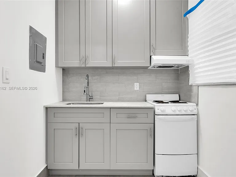 13390 NE 6th Ave #2 — Photo 5