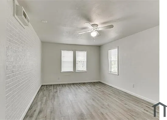1501 NE Grand Blvd — Photo 4