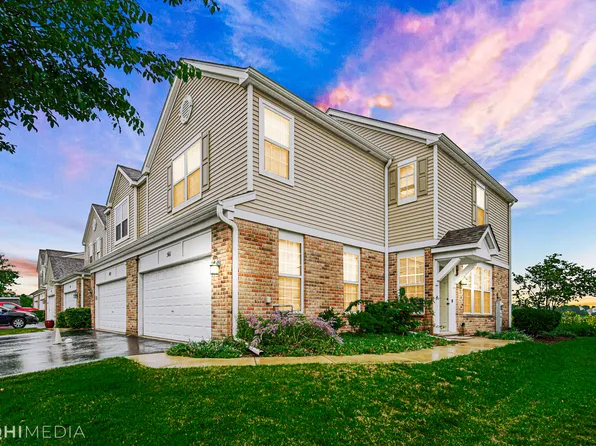 561 Springbrook Trl N, Oswego, IL 60543