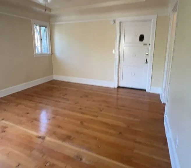 Flanders Apartments — Photo 23