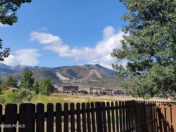 5th image of 1141 Station Loop Rd