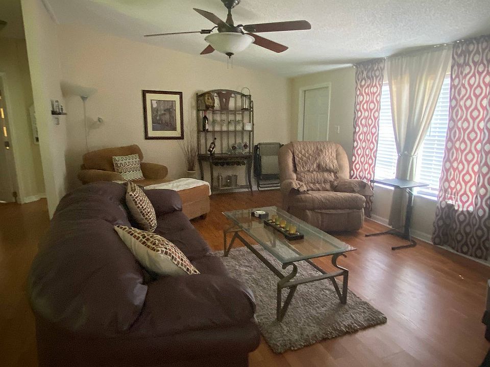 1st image of 16 Ivanhoe Ct