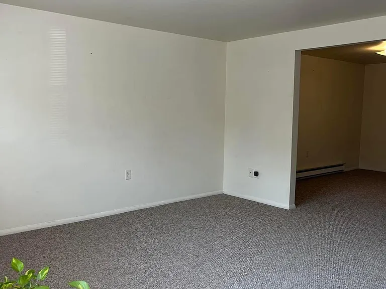 311 W Queen St #A — Photo 2