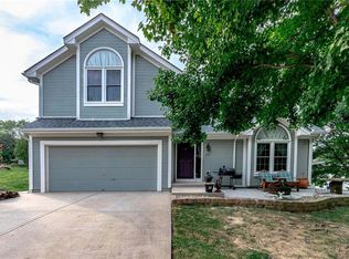 108 Wisteria Ct, Smithville, MO 64089