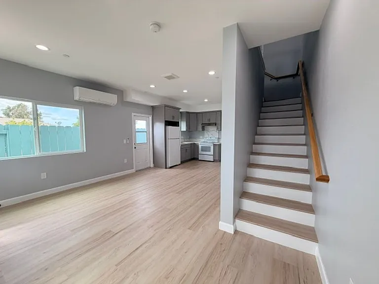 5256-5260 Groveland Drive — Photo 2
