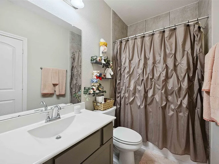 323 Biltmore Loop — Photo 24