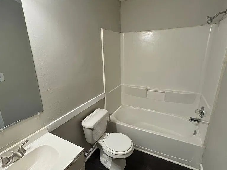 410 Madison Ave NW — Photo 5
