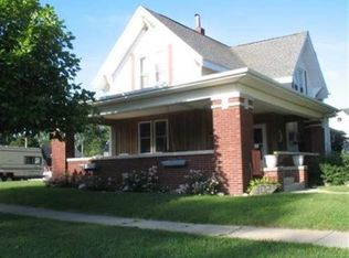 302 E Main St, Chalmers, IN 47929