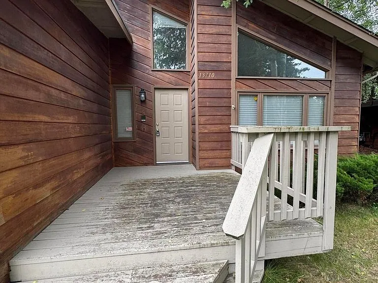 13710 Vern Dr — Photo 2
