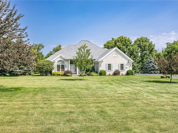 14 Skidmore Dr, Spencerport, NY 14559